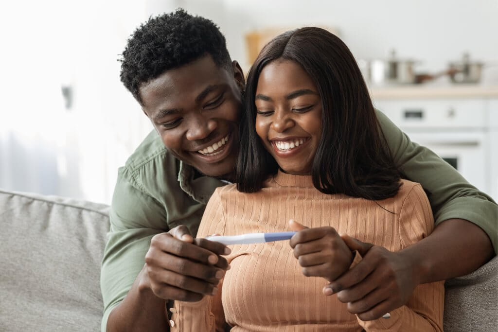 Pregnancy-Married black couple happy with positive results of pregnancy test