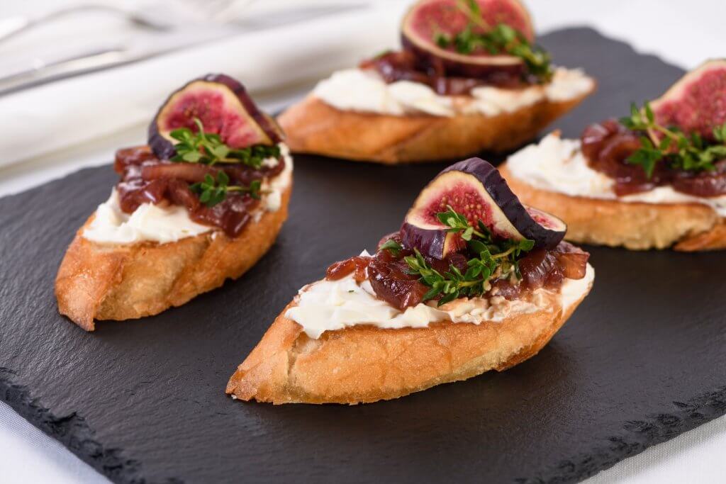 Crostini with onion jam, figs and cheese
